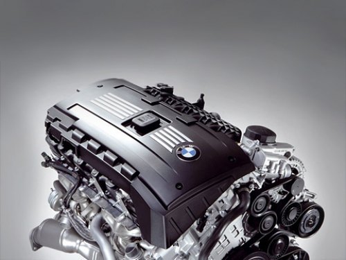 Долгих 30 лет компания BMW гнула свою линию и отказывалась от использования турбонаддува на…