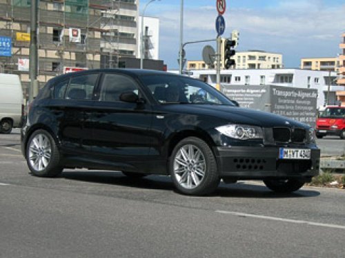 Судя по этим шпионским фото, BMW 135ti мало будет отличаться внешне от своих менее мощных…