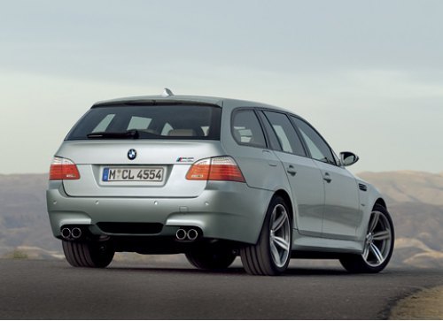 Сумасшедшая BMW M5 с 507-сильным V10 приедет в Россию чуть позже.