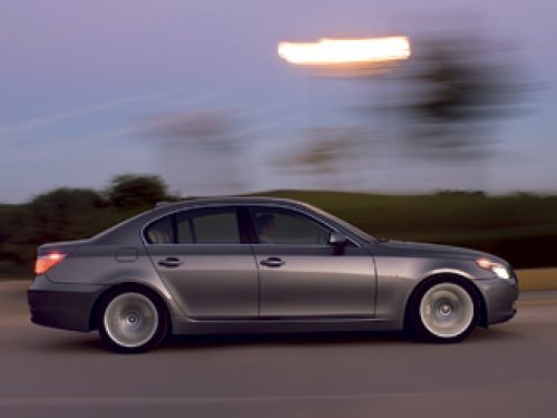 Нет никаких сомнений, что не одна сотня обновлённых «пятёрок» BMW будет утюжить дырявый российский…