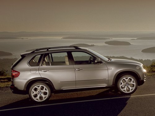 Кто сказал, что большие размеры и слово «спорт» несовместимы? BMW X5 с мощным 4,8-литровым V8 с…
