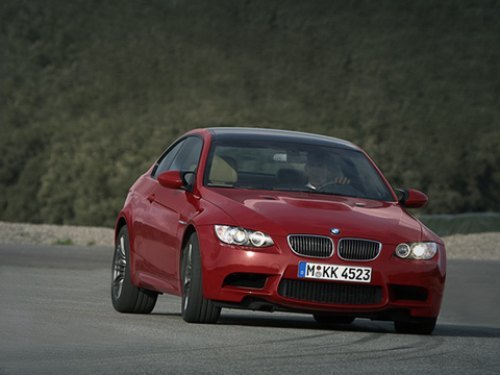 Хотя общее сходство с BMW 3-series Coupe имеется, но практически все кузовные панели у M3 уникальны.