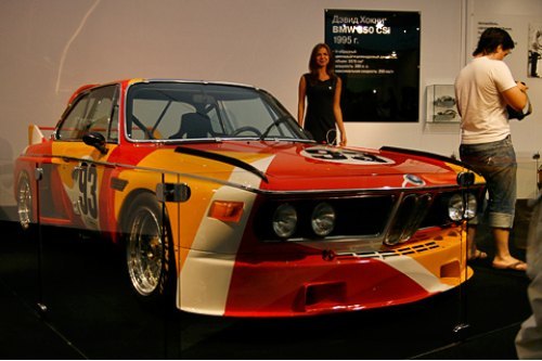 BMW 3.0 CSL с двигателем мощностью 480 л.с., оформленный Александром Калдером (Alexander Calder) в…