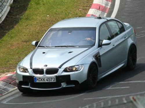 Да, M3 Sedan ну никак не спутаешь с обычной 320-й. Эх, ещё бы задние фонари на неё с купе…