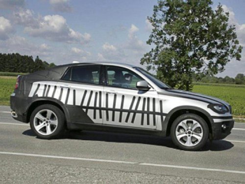 Так вот ты какой, BMW X6! Динамичный силуэт, высокая оконная линия. Хм, а неплохо получается.
