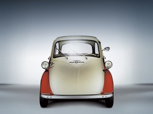 BMW — это дорогие и мощные драйверские машины? Как бы не так — Isetta была дешёвой, дохлой и…