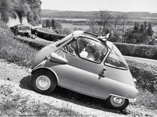 Смогла ли Isetta на фотографии забраться на этот склон — осталось загадкой.