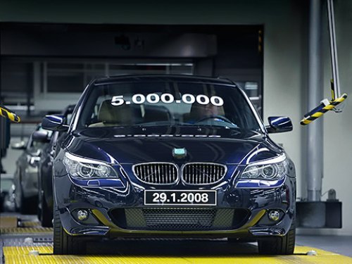 Юбилейной, пятимиллионной BMW 5-й серии, сошедшей с конвейера крупнейшего завода компании в…
