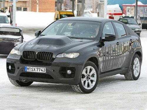 Капот ходового макета BMW X6 ActiveHybrid получил надстройку. Само собой, этого «плато» на серийном…