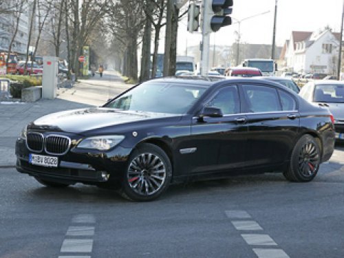 Бронированная «семёрка» BMW создаётся по отработанной на других моделях технологии, носящей…