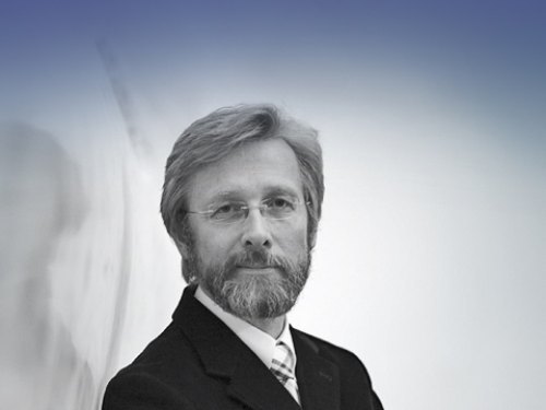 Кристофер Эдвард Бэнгл родился 14 октября 1956 года в городе Равенна, штат Огайо. После окончания…