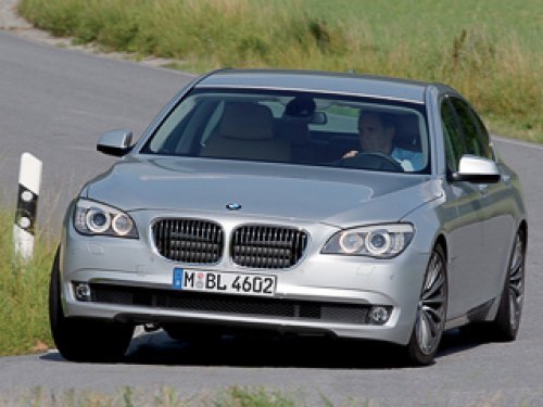 BMW 730Li — не самая медленная машина. Трёхлитровый мотор мощностью 258 л.с. (310 Н·м), который…