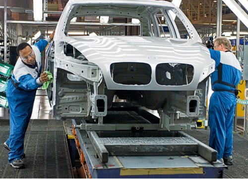 Кремер считает, что в будущем BMW доведет долю российских комплектующих до 30%. Пока же ставка идет…