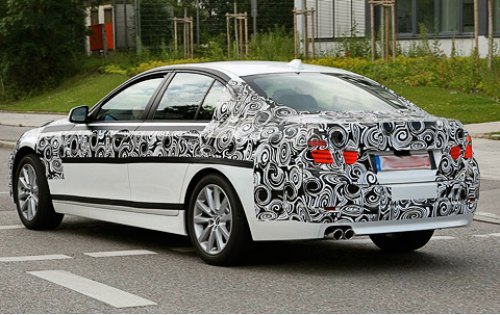 Седан BMW пятой серии с мотором V8 и электромотором в смешанном цикле должен будет кушать не больше…