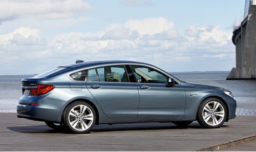 Бесплатный цвет один — белый, или, как его именуют в российском офисе BMW, белоснежный. За…