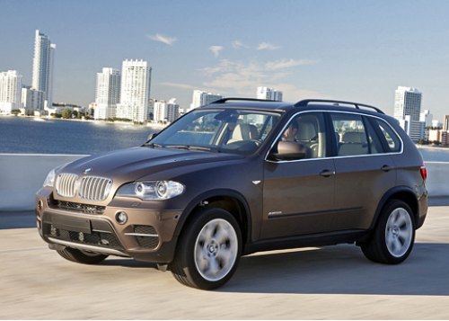 Все версии BMW X5 отвечают нормам Евро-5. К слову, машины с бензиновыми моторами 3.0 и 4.4 в…