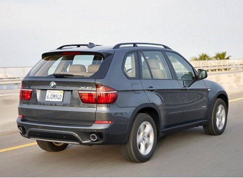 Варианты X5 xDrive30d и X5 xDrive40d быстры (7,6 и 6,6 с в спурте до сотни) и экономичны (7,4 и 7,5…