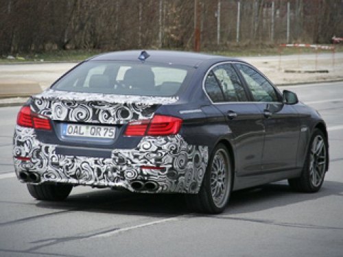 Свеженькая Alpina B5, оснащённая «автоматом» ZF с восемью передачами, должна достигать первой сотни…
