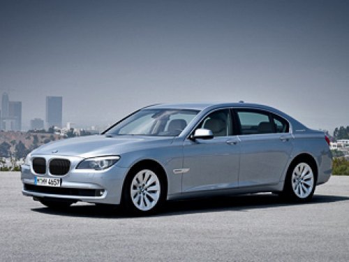 Четырёхдверки BMW ActiveHybrid 7, которые появятся в шоу-румах дилеров к концу июля, будут…