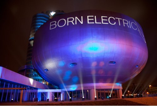 Born electric — слоган нового подбренда. Экологичность, вот на что делают упор баварцы.