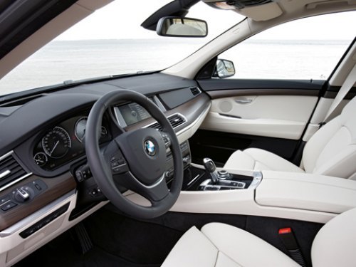 Интерьер новых кроссоверов обещают выполнить в стилистике хэтчбека BMW 5 Series GT. В отделке будет…