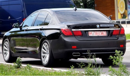 Использование восьмиступенчатого «автомата» ZF на всех вариантах седана позволит снизить расход…