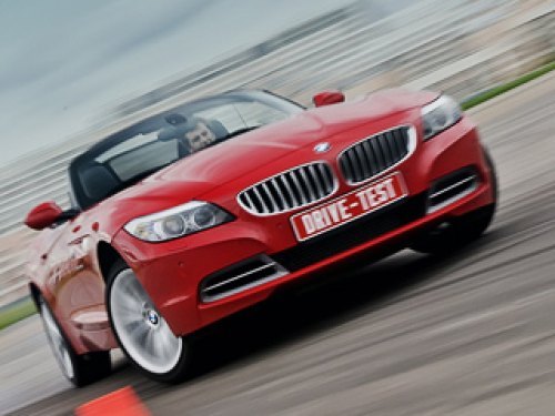 По умолчанию родстерам BMW Z4 sDrive20i и sDrive28i положена шестиступенчатая «механика», а за…