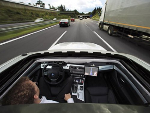 Над ConnectedDrive трудится та же команда разработчиков во главе с Нико Кемпхеном, в своё время…