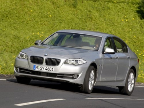 Максимальную скорость седана BMW 550d xDrive ограничат на уровне 250 км/ч. Расход топлива в…