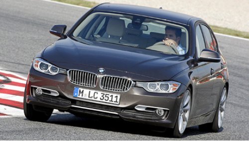 Седан BMW 316d в смешанном цикле потребляет 4,4 л топлива на 100 км (с «автоматом» выходит 4,5 л),…