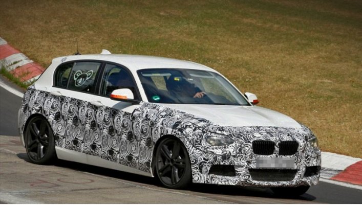 «Заряженные» BMW M135i получат облегчённые 18-дюймовые диски и более производительные тормозные…