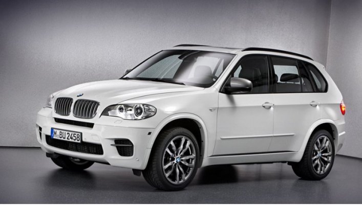 При снаряжённой массе 2225 кг BMW X5 xDrive M50d выстреливает до сотни за 5,4 с. Расход топлива в…