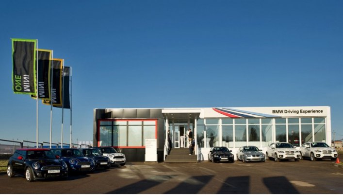 Парк автомобилей состоит из 24 машин марок MINI и BMW и девяти мотоциклов BMW. В нашем распоряжении…