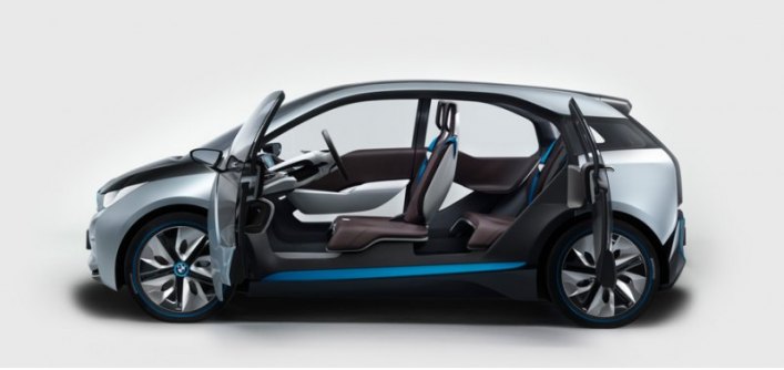 Электрический хэтчбек BMW i3 может пробежать на одной зарядке 160 км и от обычной розетки на 220…