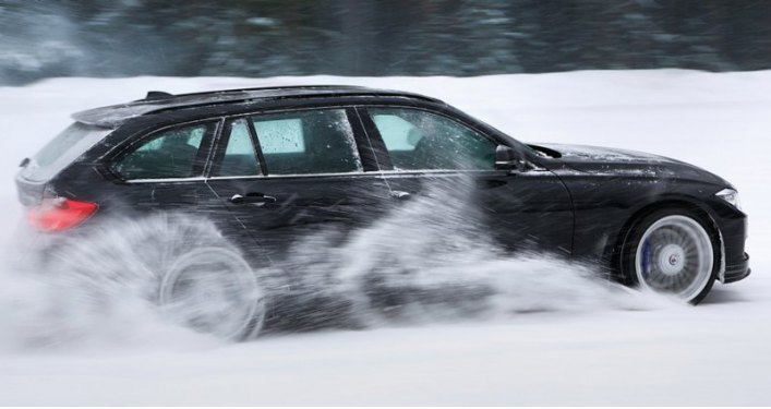 Alpina D3 Bi-Turbo с полным приводом должна быть динамичнее заднеприводного аналога. По крайней…