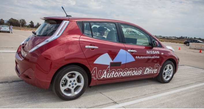 Прототипам автономного Ниссана Leaf пока нельзя выезжать за пределы закрытых полигонов, да и далеки…