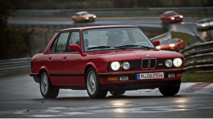 Первый полноценный седан BMW M5 увидел свет в феврале 1984 года. Тогда на автосалоне в Амстердаме…