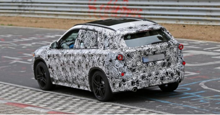Хотя «второй» BMW X1, призванный конкурировать с Audi Q3 и Мерседесом GLA, по размерам будет меньше…