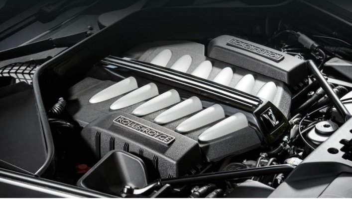 Мотор Rolls-Royce технически близок к нынешнему двенадцатицилиндровому агрегату «семёрки», но…