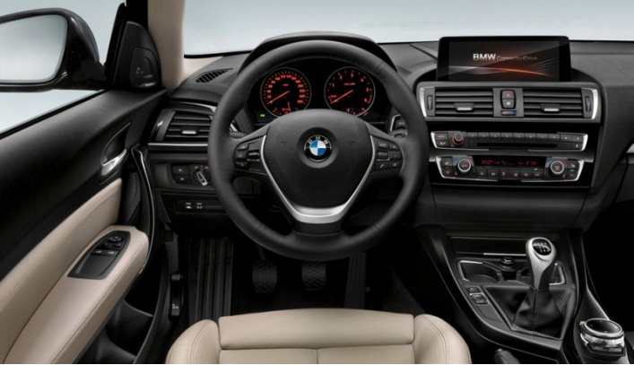 По умолчанию все «единички» получат мультимедийную систему BMW Professional c цветным дисплеем…