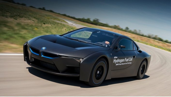 Для BMW i8 на водороде этот полигон — дом родной. В здешней лаборатории опытный образец появился,…