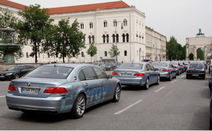 Пробовали инженеры применять и жидкий водород (BMW Hydrogen 7), который хранился в криогенном…