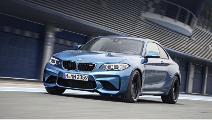 По сравнению с «подогретой» купешкой M235i у М2 колёсная база больше на 3 мм (2693), а длина — на…