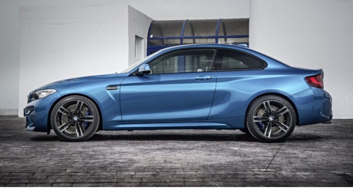 Для купе предложены цвета Long Beach Blue, Alpine White, Black Sapphire и Mineral Grey.