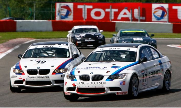 Седан BMW M3 GT4 оснащается 420-сильным четырехлитровым двигателем.