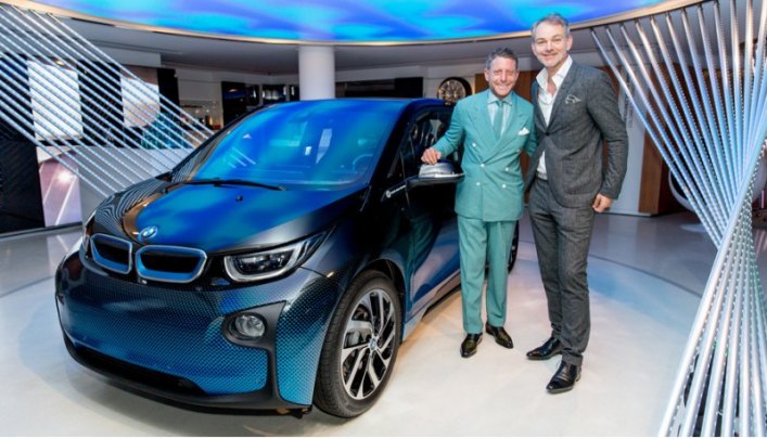 Адриан ван Хойдонк (справа), глава BMW Group по дизайну, назвал Элканна (слева) одним из пионеров,…