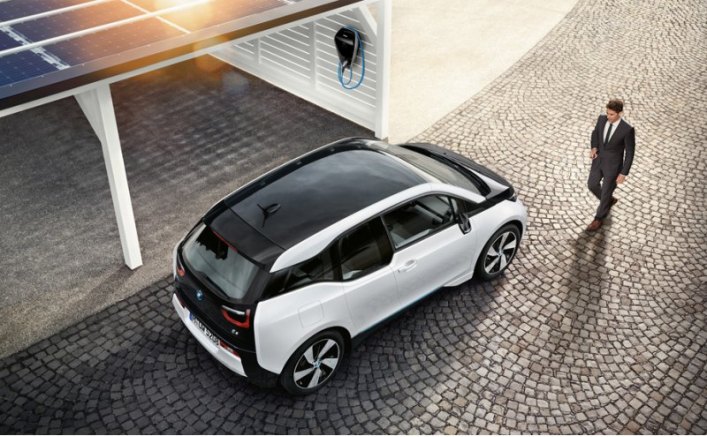 Компания выпустила пару новых версий домашней зарядной системы BMW i Wallbox, способных выдавать…