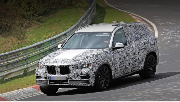 В случае с «икс-пятым» платформа CLAR подразумевает двухрычажную подвеску спереди и многорычажку…