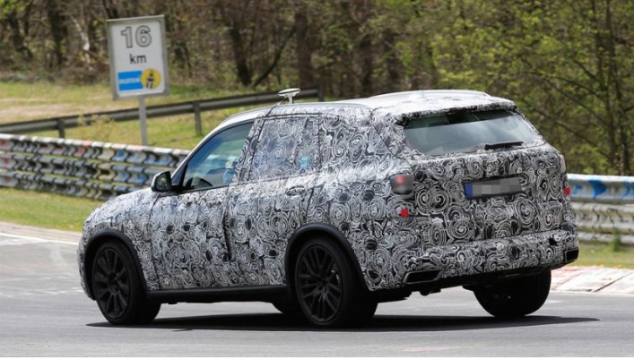 Клиентам предложат как заднеприводные версии, так и модификации с подключаемой многодисковой муфтой…