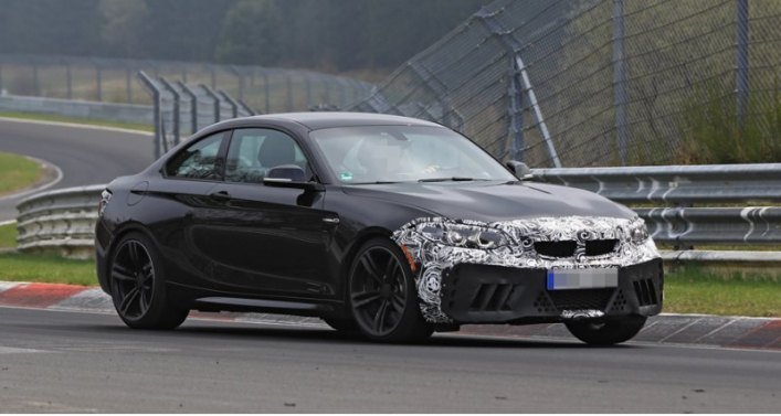 От обычной «эм-второй» BMW M2 CS будет отличаться передним бампером с видоизмененными…